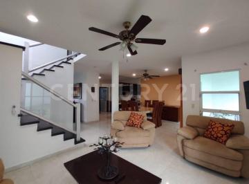 Casa · 158m² · 3 Recámaras · 2 Estacionamientos · Hermosa y Cómoda Casa en Renta