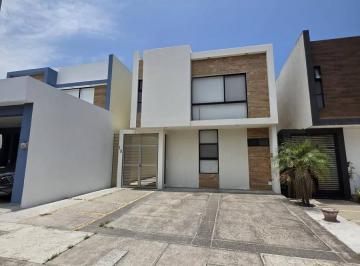 Casa · 140m² · 3 Recámaras · 2 Estacionamientos · Venta Casa en Fraccionamiento Lomas de La Rioja Primeros Clusters