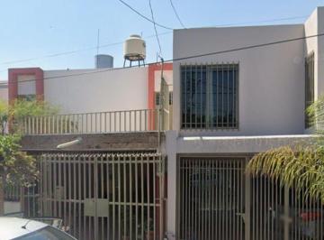 Casa de 3 habitaciones, Guadalajara · Casa en Venta. Colonia Olímpica. Guadalajara, Jalisco