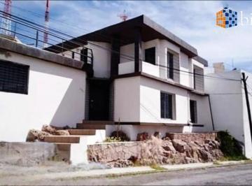 Casa · 371m² · 4 Recámaras · 1 Estacionamiento · Casa en Venta en Fracc. Los Remedios Durango