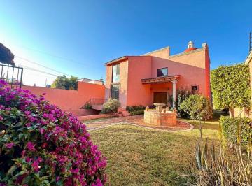 Casa · 486m² · 3 Recámaras · 4 Estacionamientos · Renta Casa Jurica Residencial Gran Jardin Cerca Plaza Antea Colegios