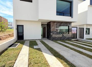 Casa en condominio de 4 habitaciones, Zapopan · Casa en Venta en Valle Imperial