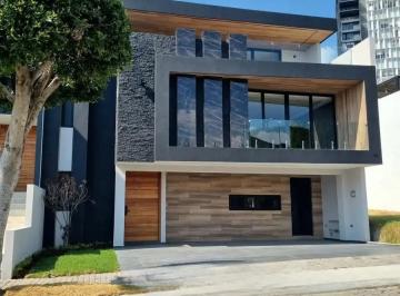 1 · Hermosa Casa en Lomas 1