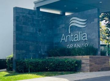 Casa · 199m² · 2 Recámaras · 2 Estacionamientos · Casa en Antalia Granito