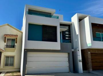 Casa · 324m² · 6 Recámaras · 2 Estacionamientos · Casa en Venta en Priv. Rio Escudo Stanza Cantabria