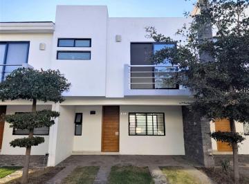 Casa de 3 habitaciones, Zapopan · Casa Dentro de Coto con Areas Verdes en Real de Valdepeñas