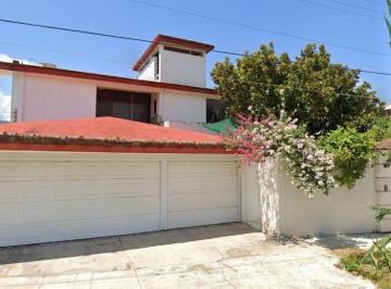 Casa de 4 habitaciones, Victoria · Hermosa Casa con Amplia Distribucion, Cuenta con Patio y Area de Estacionamiento