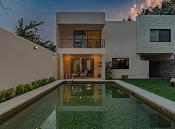 Casa · 350m² · 4 Recámaras · 2 Estacionamientos · Residencia Nueva Amueblada