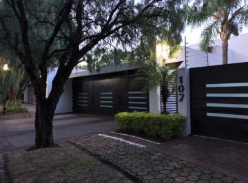 Casa de 3 habitaciones, León · Casa en Venta en Fraccionamiento El Carmen Norte con 3 Recamaras, 5 Baños y 3 Estacionamientos