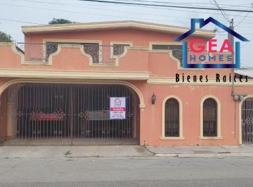 Casa · 300m² · 3 Recámaras · 2 Estacionamientos · Casa en Venta Col. Ampliacion Unidad Nacional, Cd. Madero