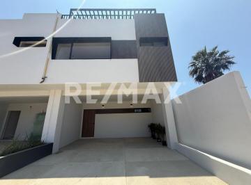 Casa · 152m² · 3 Recámaras · 2 Estacionamientos · Casa en Venta en Monte Scenica Residencial, Playas de Tijuana
