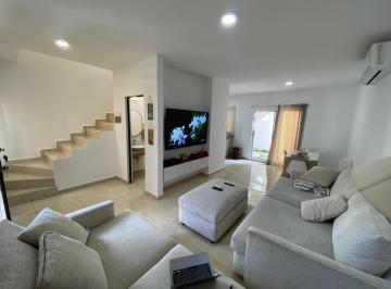 Casa · 3 Recámaras · 2 Estacionamientos · Vendo Casa de 3 Recámaras en Residencial Catania – Privada Rodia