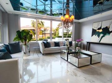 Casa · 604m² · 4 Recámaras · 6 Estacionamientos · Casa en Venta, Tecamachalco en Conjunto, Remodelada, Cómoda y Tranquila