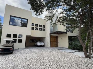 0f77ae1603db1a765f943c79eea3af97944ebb2630f8bba82602c31b02beaa52 · Casa en Venta con Vista Al Campo de Golf, Hoyo 7, en El Yucatán Country Club