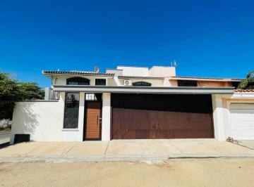 Casa · 270m² · 3 Recámaras · 2 Estacionamientos · Casa en Venta en Col. Republica Mexicana