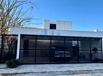 Casa · 307m² · 4 Recámaras · 2 Estacionamientos · Casa de Dos Planta en Renta con Excelente Ubicación