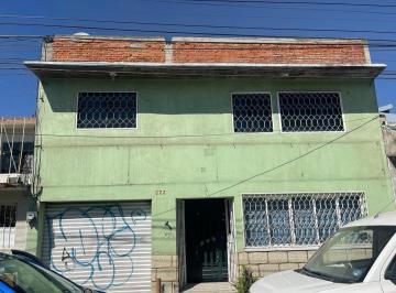 Terreno / Lote · 196m² · 5 Recámaras · 2 Estacionamientos · Casa en Gustavo A. Madero