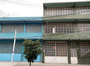 Edificio · 600m² · 6 Recámaras · 3 Estacionamientos · Dos Propiedades, Ideal Para Desarrollos