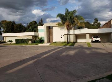 Casa de 3 habitaciones, León · Casa en Venta en Club de Golf Los Naranjos con 3 Recamaras, 6 Estacionamientos, Gran Jardin