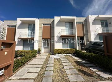 Casa de 3 habitaciones, El Marqués · Casa en Venta Dentro del Mirador 3 Recamaras 3 Baños Patio Condominio con Seguridad