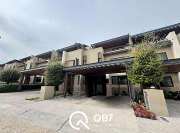 Casa de 3 habitaciones, El Marqués · Casa con Roof Garden en Villa Carriedo
