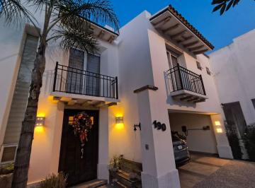 Casa de 3 habitaciones, León · Casa en Venta en Punta del Este con 3 Recamaras y Gran Jardin