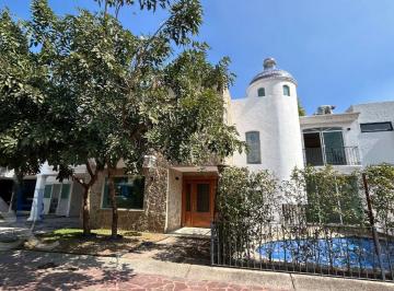 Casa en condominio de 3 habitaciones, Zapopan · Casa con Alberca en Venta Dentro de Coto en Lomas del Valle