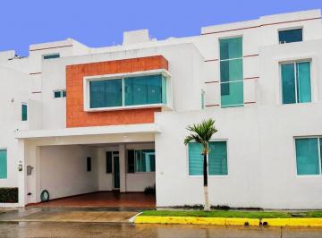 Casa · 323m² · 4 Recámaras · 2 Estacionamientos · Casa en Renta Amueblada Zona Country Villahermosa
