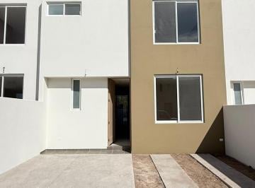 Casa · 3 Recámaras · 2 Estacionamientos · Casa en Los Zarzales