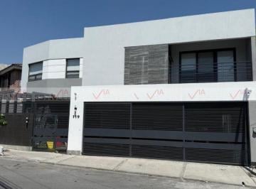 Casa · 360m² · 4 Recámaras · 3 Estacionamientos · Casa en Renta en Monterrey
