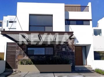 Casa · 364m² · 3 Recámaras · 2 Estacionamientos · Casa en Venta en Lomas de Juriquilla - (4)