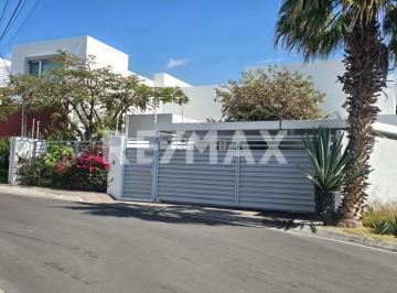 Casa · 359m² · 3 Recámaras · 3 Estacionamientos · Casa en Venta Fraccionamiento de Jurica San Francisco - (4)