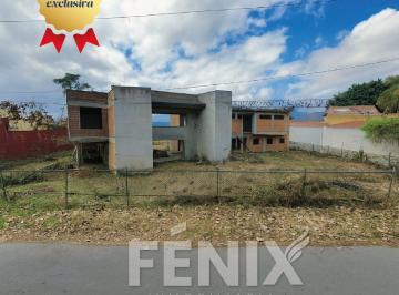 Casa de 3 habitaciones, Coatepec · Casa en Venta Frente a Fraccionamiento La Orduña - 2,500 m² de Terreno