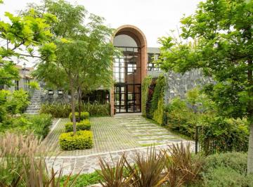 Casa · 140m² · 3 Recámaras · 2 Estacionamientos · Casa - Zirándaro