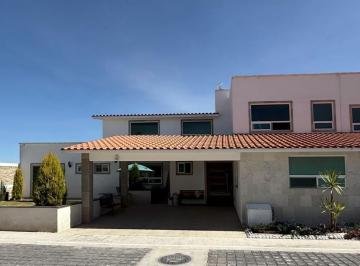Casa en condominio · 306m² · 4 Recámaras · 5 Estacionamientos · Venta Casa en Privada, La Magdalena Ocotitlan Metepec Estado de México