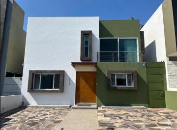 Casa de 3 habitaciones, Querétaro · Casa + Loft en Venta en Lomas de Pirineo Juriquilla