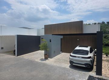 Casa de 3 habitaciones, Zapopan · Casa Moderna y con Diseño Minimalista en Venta - en Cañadas
