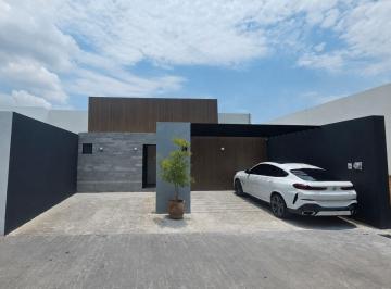 Casa de 3 habitaciones, Zapopan · Casa Moderna y con Diseño Minimalista en Venta - en Cañadas