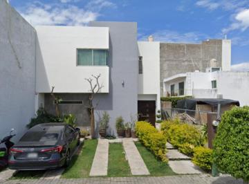 Casa de 4 habitaciones, Tepic · Casa en Venta. Zona Comercial Nayarabastos. Tepic, Nayarit