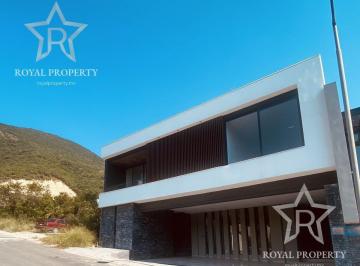 Casa · 490m² · 3 Recámaras · 3 Estacionamientos · Casa en Venta, Estricta Seguridad, Zona Sur, Laderas Residencial, Monterrey, Nue