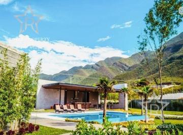 Casa · 350m² · 3 Recámaras · 3 Estacionamientos · Casa en Venta, Estricta Seguridad, El Uro, Monterrey, Nuevo León