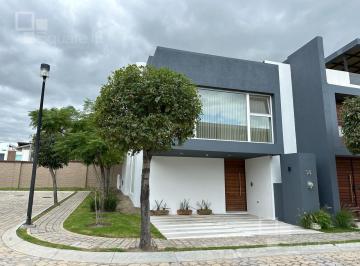 Casa · 250m² · 3 Recámaras · 2 Estacionamientos · Casa en Venta Parque Zacatecas (En Esquina)