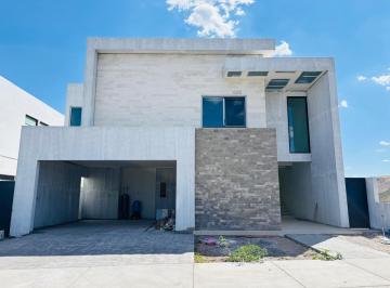 Casa · 410m² · 4 Recámaras · 2 Estacionamientos · Casa en Venta Dominion Residencial