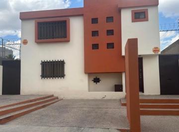 Casa · 300m² · 4 Recámaras · 3 Estacionamientos · Casa en Lomas del Tecnológico