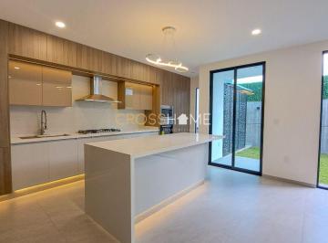 Casa de 3 habitaciones, Corregidora · Casa en Venta con Equipamiento Premium en Corregidora