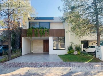 Casa · 346m² · 4 Recámaras · 4 Estacionamientos · Casa en La Campiña