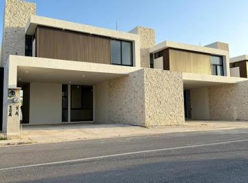 Casa de 3 habitaciones, Mérida · Casa en Conkal en Privada con Tres Recámaras Acabados Premium, Doble Altura y Piscina, Norte Mérida
