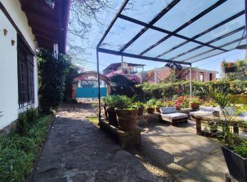 Casa · 124m² · 2 Estacionamientos · Casa en Venta en El Centro de Valle de Bravo