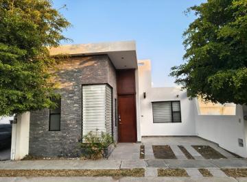 Casa · 114m² · 3 Recámaras · 1 Estacionamiento · Casa de Una Planta en Venta El Mayorazgo, León Guanajuato