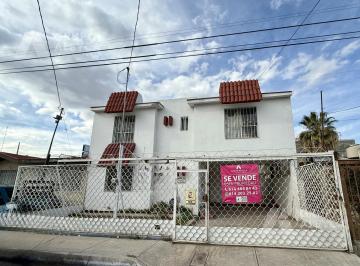 Casa · 214m² · 5 Recámaras · Casa Santo Niño
